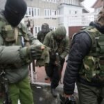 indian-army-soldiers-along-with-jammu-kashmir-police-sog-v0-hbtjncz4z1ca1